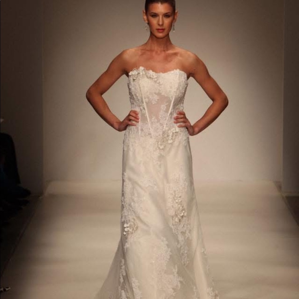 Brand new wedding gown